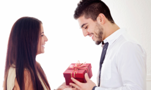 Read more about the article Valentines present gadgets for him